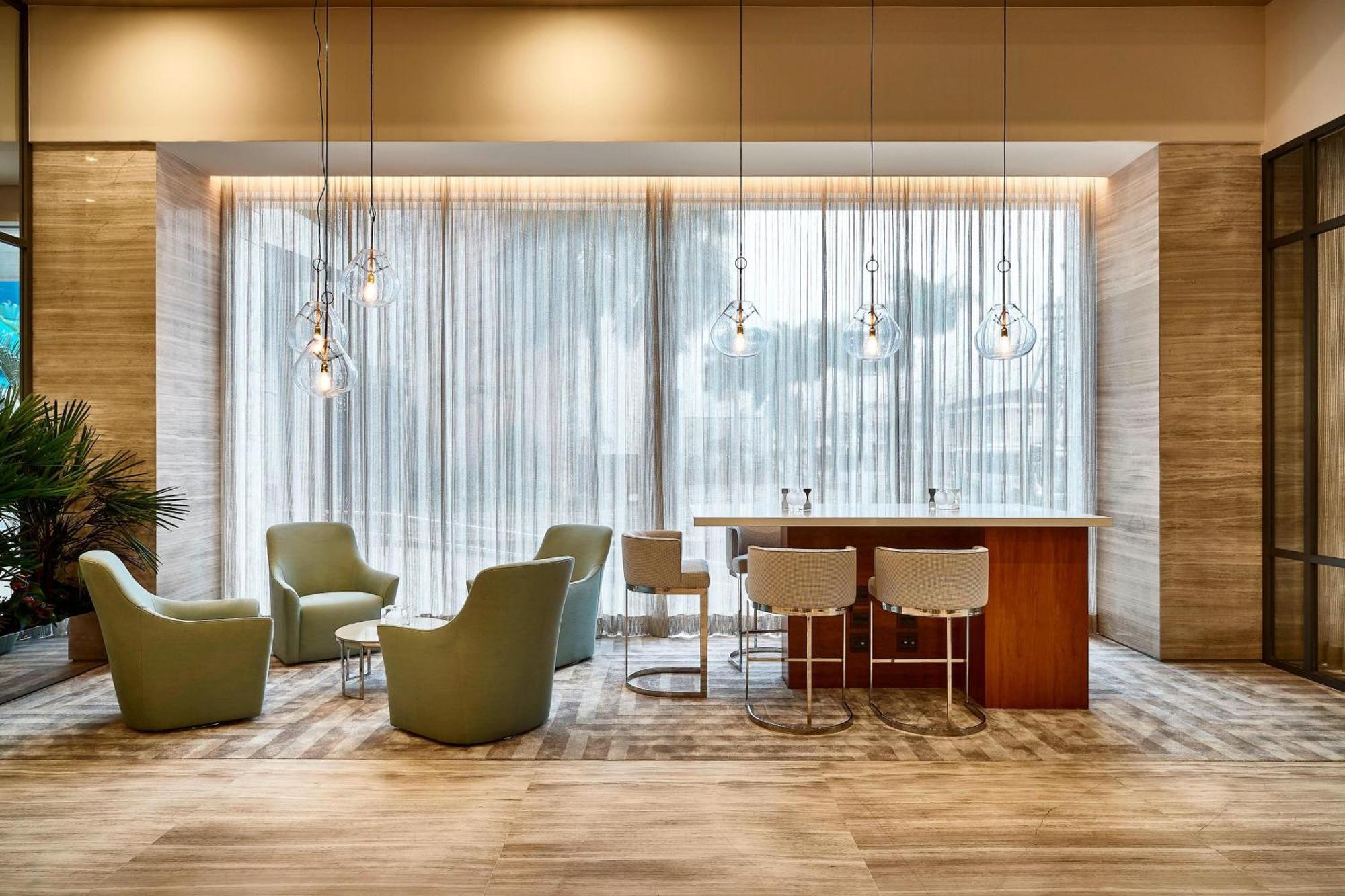 Sheraton Santos Hotel Luaran gambar The lounge at the airport