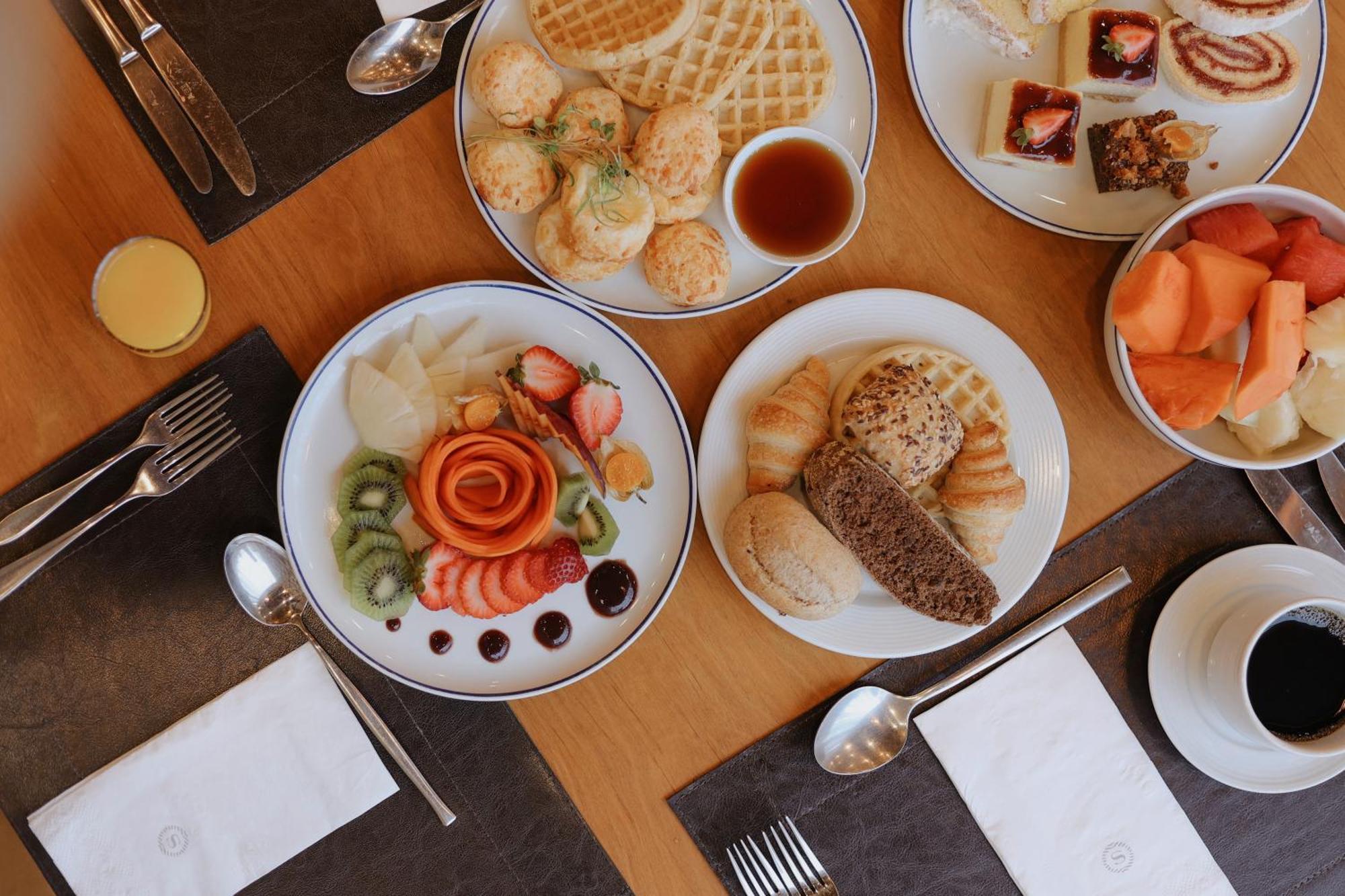 Sheraton Santos Hotel Luaran gambar A breakfast buffet at a hotel