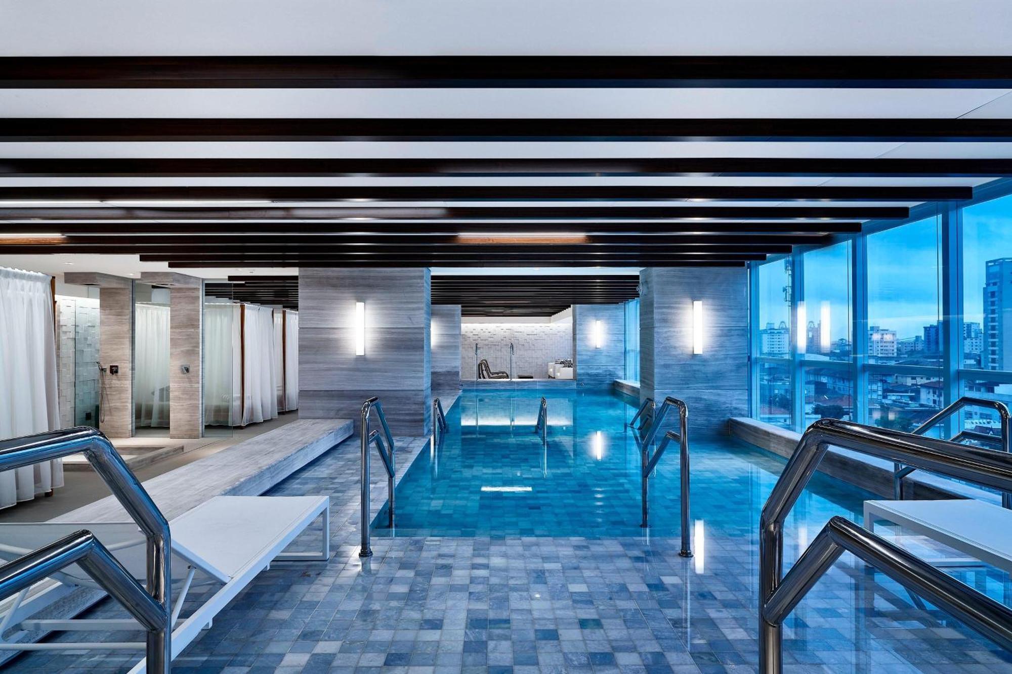Sheraton Santos Hotel Luaran gambar The pool at the Ritz-Carlton, Osaka